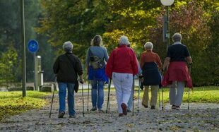 Nordic walking - chodzenie z kijkami i uśmiechem od ucha do ucha