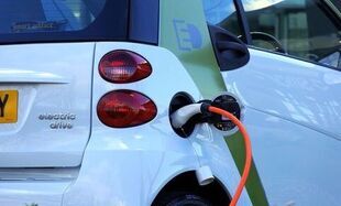 Wypożyczalnie samochodów pozbywają się "elektryków" - za drogie naprawy