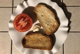 Chleb z pomidorami po hiszpańsku