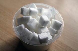 Jak uzależnia cukier?