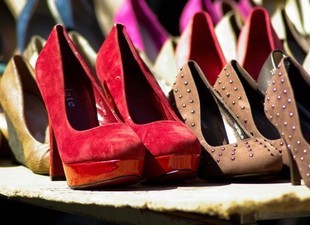 Kobiety z dużymi stopami kupują niewygodne buty