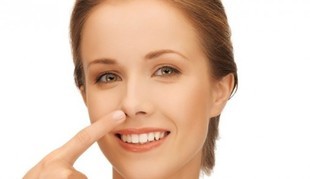 Na czym polega zabieg korekty garbu nosa?