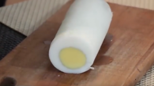 Jak zrobić gigantyczne jajko na twardo?