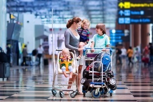 Porównanie ofert linii lotniczych dla podróżujących z dziećmi 