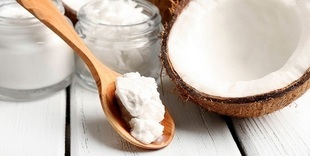 Czy olejowanie włosów olejem kokosowy przynosi rezultaty?