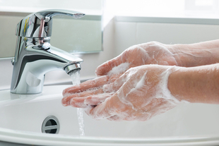 Jak walczyć z problemem suchości skóry dłoni?