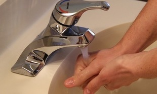 Fakty i mity na temat mycia rąk