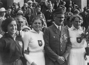 Marysia Kwaśniewska i jej zdjęcie z Hitlerem, które ratowało życie