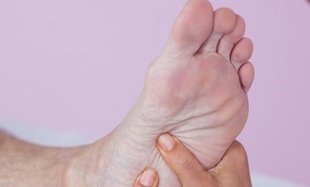 Refleksoterapia – masaż stóp, który wycisza, relaksuje i leczy