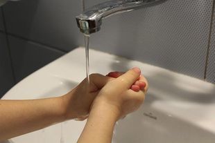 Tylko 25% Polaków myje prawidłowo ręce po wyjściu z toalety