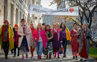 Kobiety 50 plus wyszły na ulicę - #niechnaszobaczą