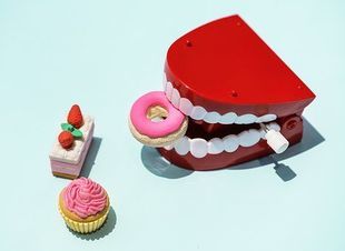 Jak dbać o protezy zębowe? 7 zasad pielęgnacji