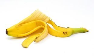 Nie wyrzucaj skórek od banana! Oto 9 sposobów ich wykorzystania, których może nie znasz
