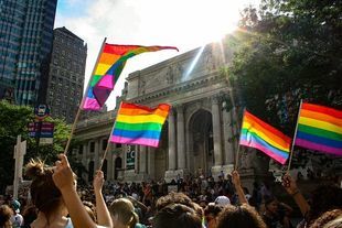 "Jestem biseksualna, ale nie identyfikuję się z tęczową rodziną LGBT" 