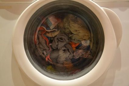 Jak pozbyć się nieprzyjemnego zapachu z pralki raz na zawsze?