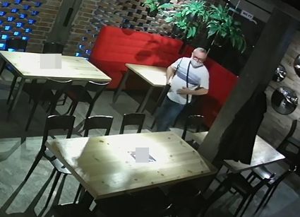 Lublin - ukradł portfel i wyszedł. Policja prosi o pomoc w rozpoznaniu sprawcy
