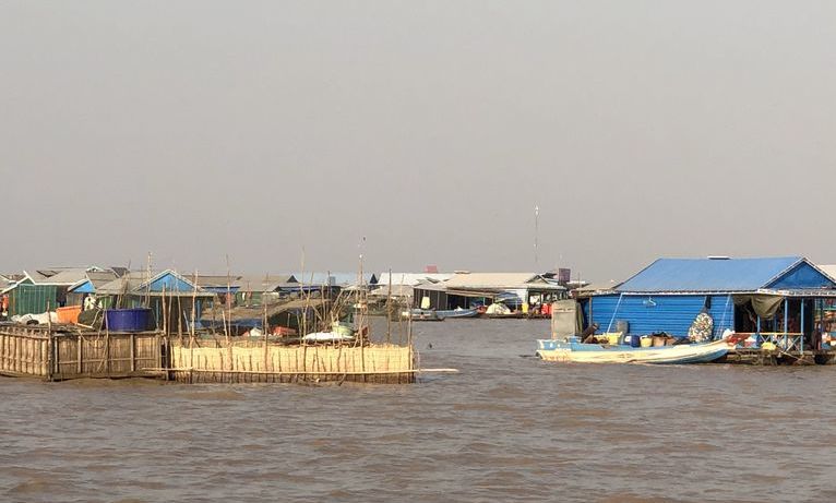 Kambodża - pływająca wioska na jeziorze Tonlé Sap 