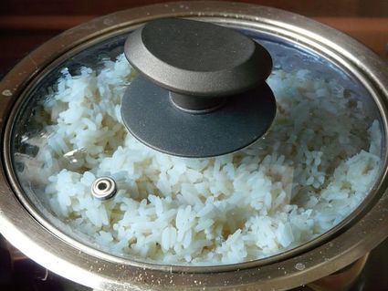 Nie wylewaj wody z ryżu! Możesz jej użyć na wiele sposobów