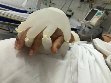 "Ręka Boga" - niezwykły pomysł brazylijskiej pielęgniarki, który pomaga walczyć z samotnością chorym na COVID-19