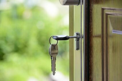 Pożyczka hipoteczna a kredyt mieszkaniowy - co warto wiedzieć, zanim podejmiemy decyzję