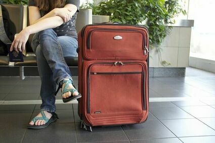 Turyści zostali na lotnisku w Larnace. Biuro podróży nie czuje się winne