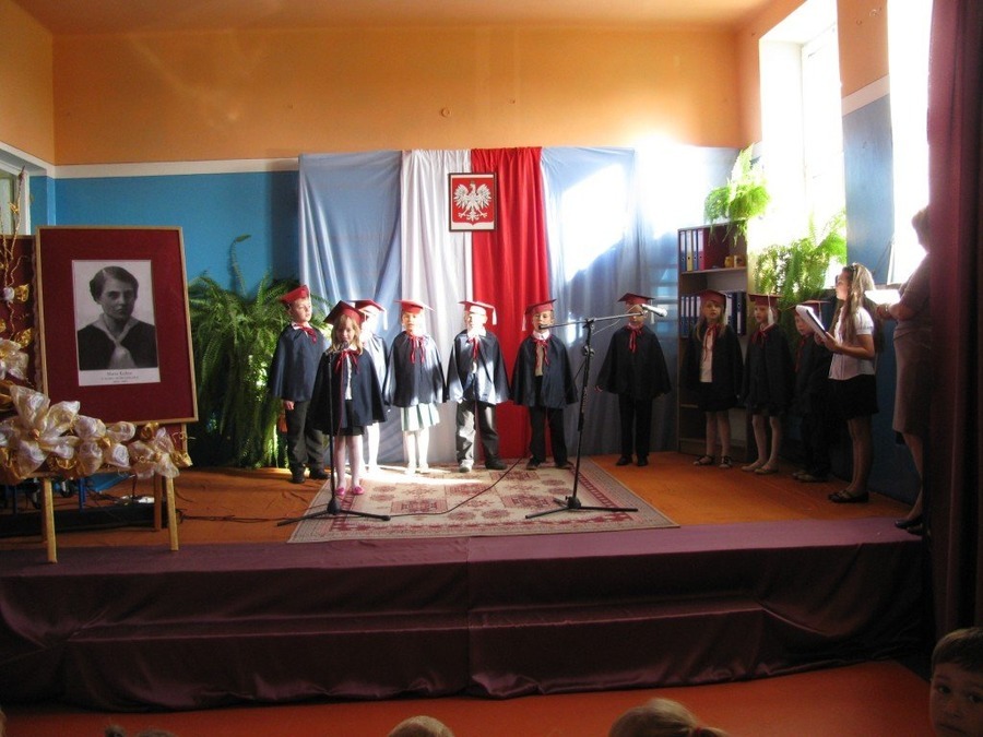 
                                                       Uroczystość DNIA PATRONA w Publicznej Szkole Podstawowej im. Marii Kołsut w Grabówce
                                                