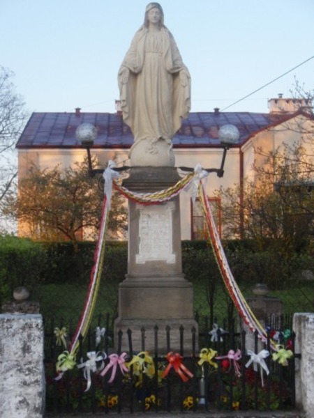 
                                                    <p><strong>ANNOPOL - Kapliczka - figura Matki Boskiej (ul. Kościuszki) </strong></p> <p> </p>
                                                
