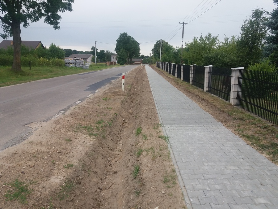 
                                                    Budowa chodnika ze zjazdami w Opoce Dużej w ciągu drogi wojewódzkiej nr 759 od Michalina w kierunku 
                                                