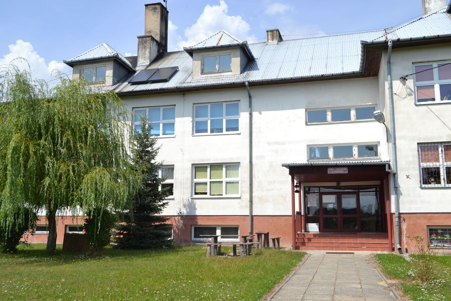
                                                       Publiczna Szkoła Podstawowa w Dąbrowie - Przed realizacją projektu
                                                