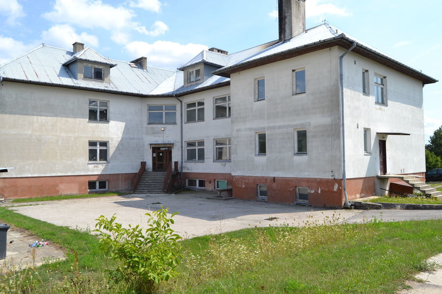 
                                                       Publiczna Szkoła Podstawowa w Dąbrowie - Przed realizacją projektu
                                                