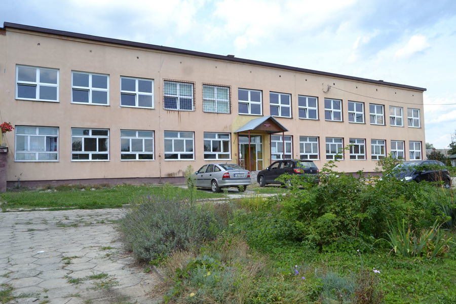 
                                                       Publiczna Szkoła Podstawowa w Janiszowie - Przed realizacją projektu 
                                                