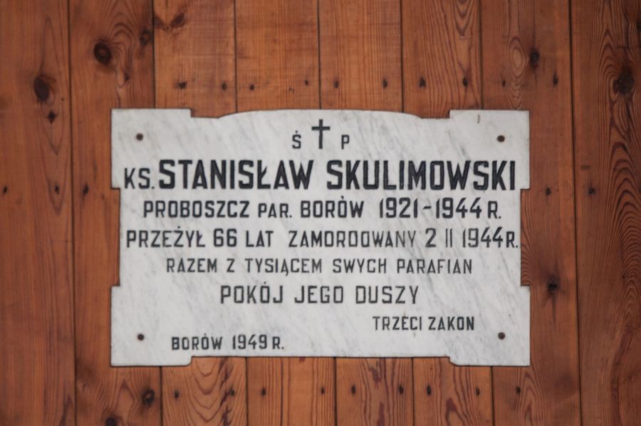 
                                                    Tablica pamiątkowa poległego podczas pacyfikacji księdza Sulimowskiego
                                                