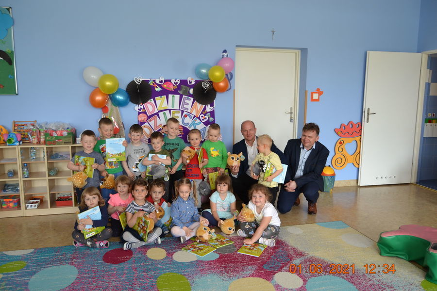 
                                                    Dzień Dziecka w Publicznym Przedszkolu w Annopolu-wizyta władz samorządowych
                                                