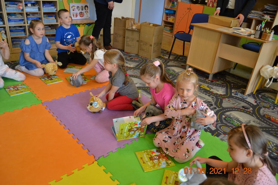 
                                                    Dzień Dziecka w Publicznym Przedszkolu w Annopolu-wizyta władz samorządowych
                                                