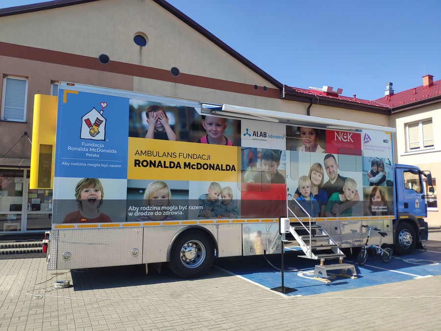
                                                    Ambulans Fundacji Ronalda McDonalda
                                                