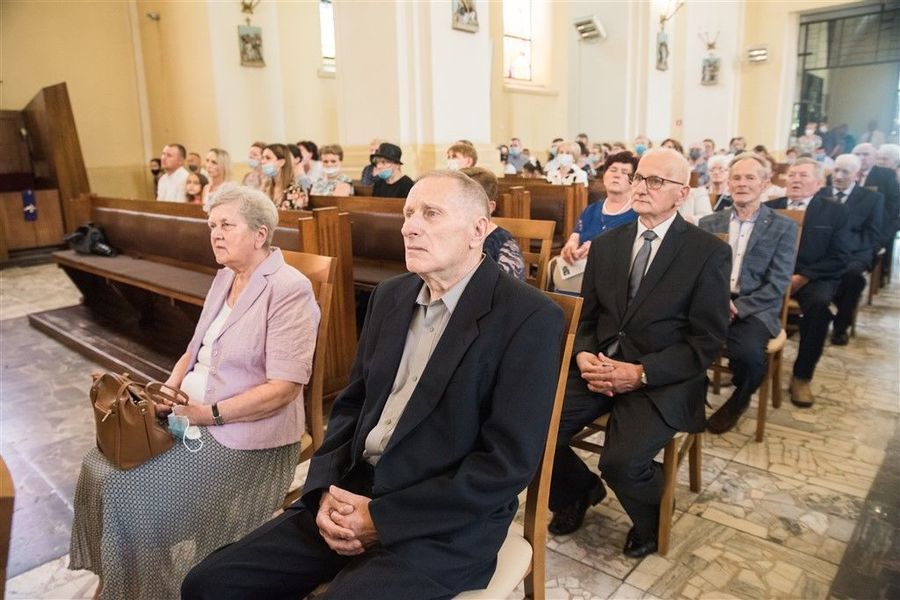 
                                                    Państwo Kazimiera i Jan Serafin podczas Mszy Św. z okazji Jubileuszu 50-lecia Pożycia Małżeńskiego.
                                                
