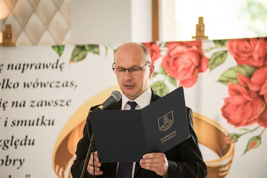 
                                                    Wystąpienie Burmistrza Annopola Pana Mirosława Gazdy z okazji Jubileuszu 50-lecia Pożycia Małżeńskiego.
                                                