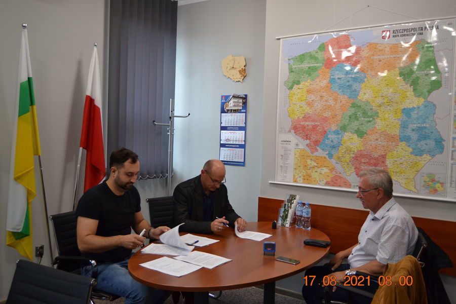 
                                                    Podpisanie umowy z Wykonawcą zadania przebudowa pomieszczeń pod dzialalność Klubu Senior  w Annopolu
                                                