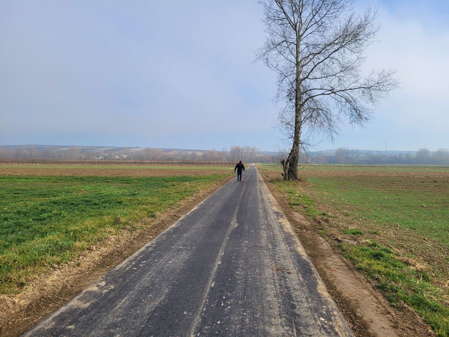 
                                                    Modernizacja drogi w Bliskowicach do wału
                                                