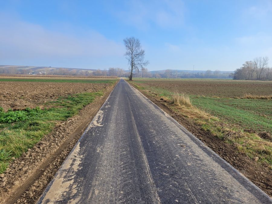 
                                                    Modernizacja drogi w Bliskowicach do wału
                                                