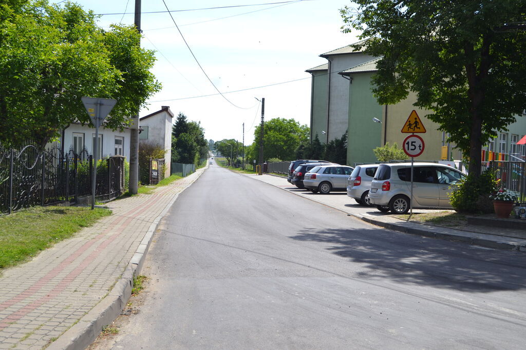 
                                                    ZAKOŃCZENIE REALIZACJI PROJEKTU WSPÓŁFINANSOWANEGO Z RZĄDOWEGO FUNDUSZU ROZWOJU DRÓG - PRZEBUDOWA UL. SZKOLNEJ W ANNOPOLU.
                                                