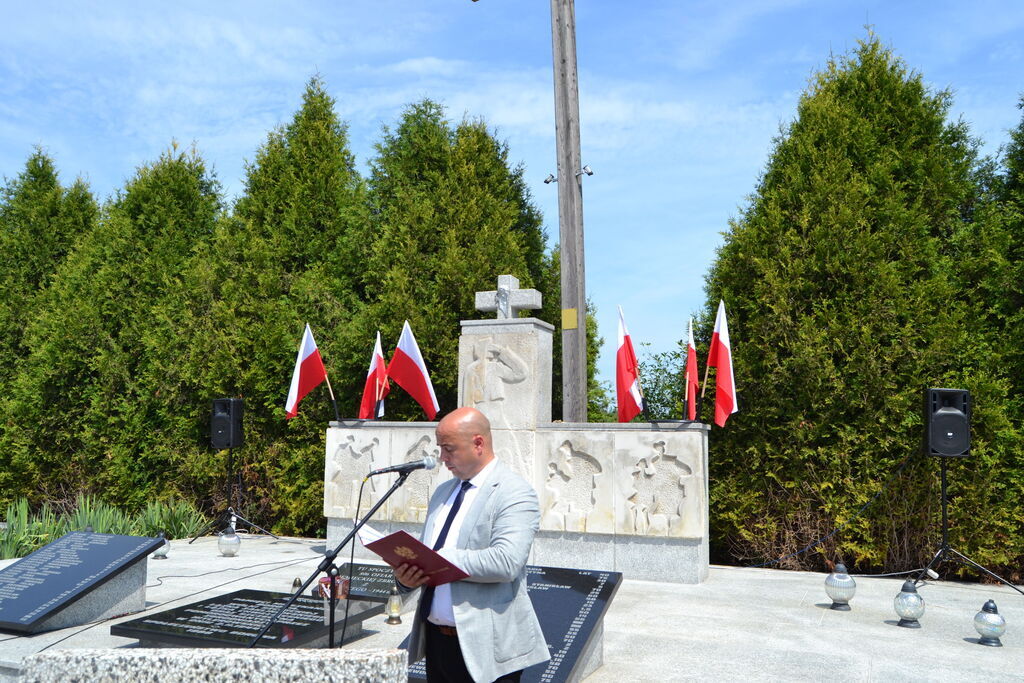 
                                                    WOJEWÓDZKIE OBCHODY DNIA WALKI I MĘCZEŃSTWA WSI POLSKIEJ W BOROWIE.
                                                