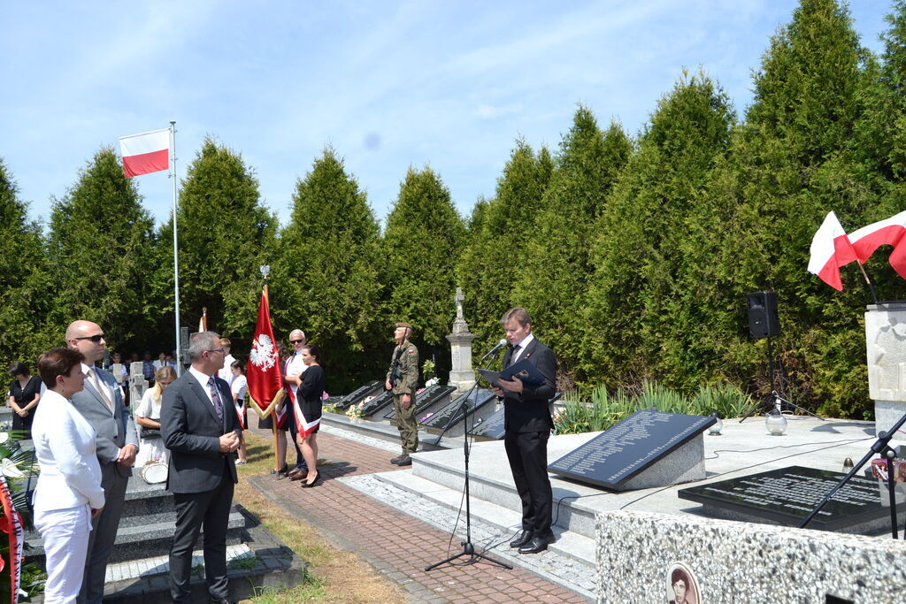 
                                                    WOJEWÓDZKIE OBCHODY DNIA WALKI I MĘCZEŃSTWA WSI POLSKIEJ W BOROWIE.
                                                