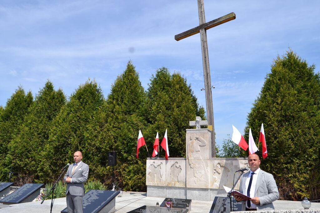 
                                                    WOJEWÓDZKIE OBCHODY DNIA WALKI I MĘCZEŃSTWA WSI POLSKIEJ W BOROWIE.
                                                