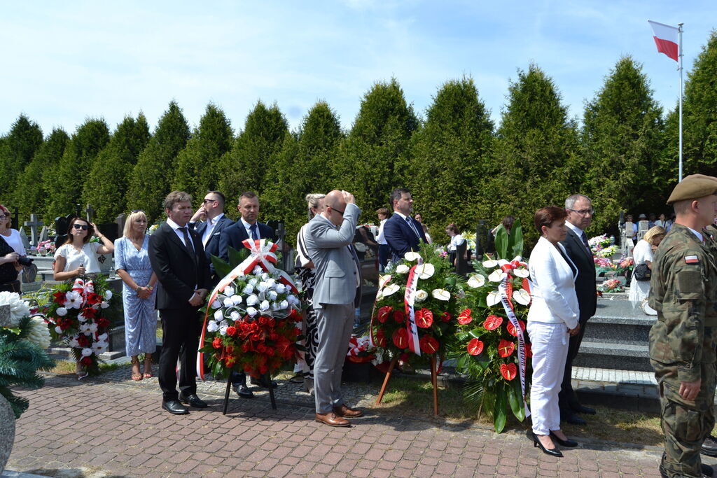 
                                                    WOJEWÓDZKIE OBCHODY DNIA WALKI I MĘCZEŃSTWA WSI POLSKIEJ W BOROWIE.
                                                