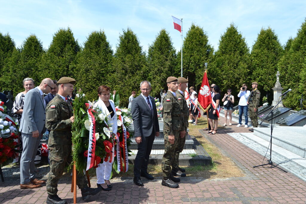 
                                                    WOJEWÓDZKIE OBCHODY DNIA WALKI I MĘCZEŃSTWA WSI POLSKIEJ W BOROWIE.
                                                