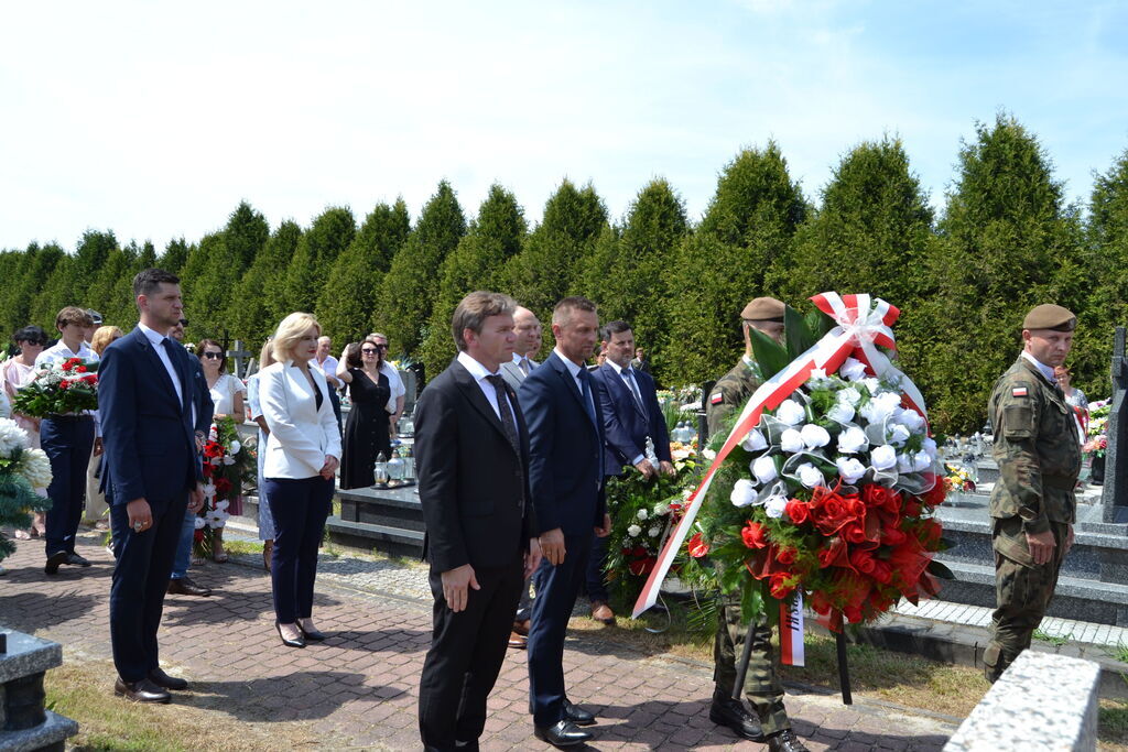 
                                                    WOJEWÓDZKIE OBCHODY DNIA WALKI I MĘCZEŃSTWA WSI POLSKIEJ W BOROWIE.
                                                