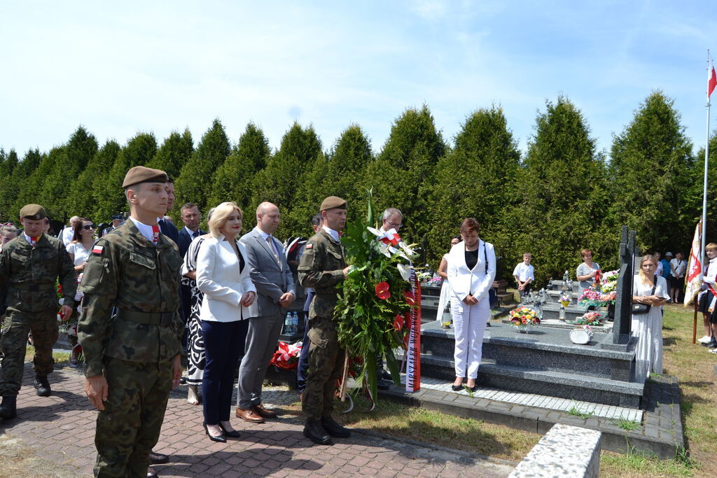 
                                                    WOJEWÓDZKIE OBCHODY DNIA WALKI I MĘCZEŃSTWA WSI POLSKIEJ W BOROWIE.
                                                