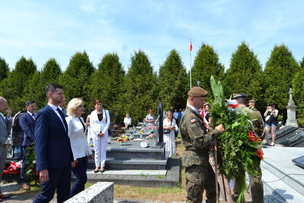 
                                                    WOJEWÓDZKIE OBCHODY DNIA WALKI I MĘCZEŃSTWA WSI POLSKIEJ W BOROWIE.
                                                