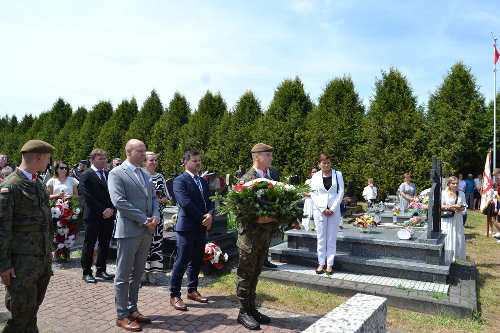 
                                                    WOJEWÓDZKIE OBCHODY DNIA WALKI I MĘCZEŃSTWA WSI POLSKIEJ W BOROWIE.
                                                